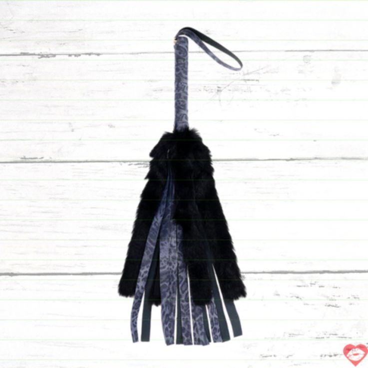 Sportsheets Cougar Faux Fur Flogger Da Lông Xanh Sang Trọng