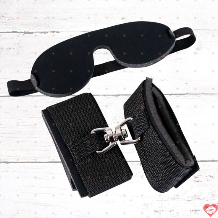 Bộ BDSM Còng Tay Mặt Nạ Đen Đức Chất Lượng Cao