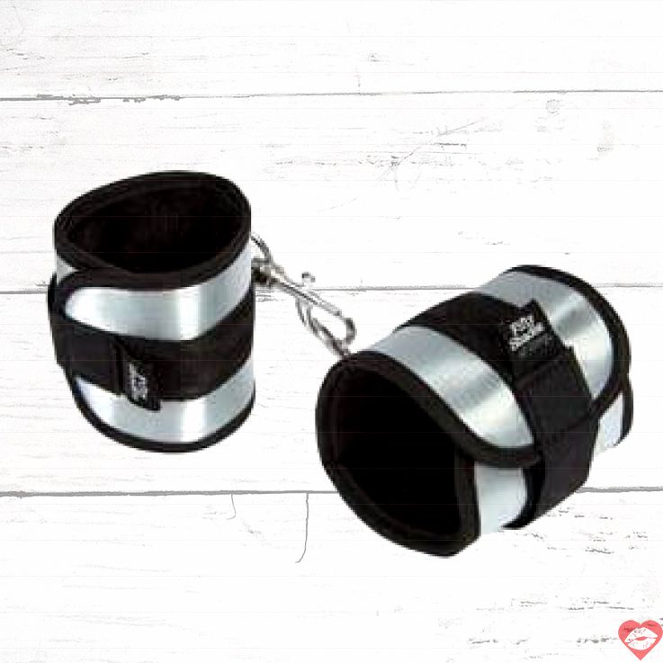 Fifty Shades Na-Ru-Cnik Mềm Đen Bạc Totally His