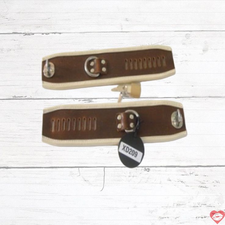 Zorbo Saddle Cuffs - Da Ngựa Trói Khóa Nặng