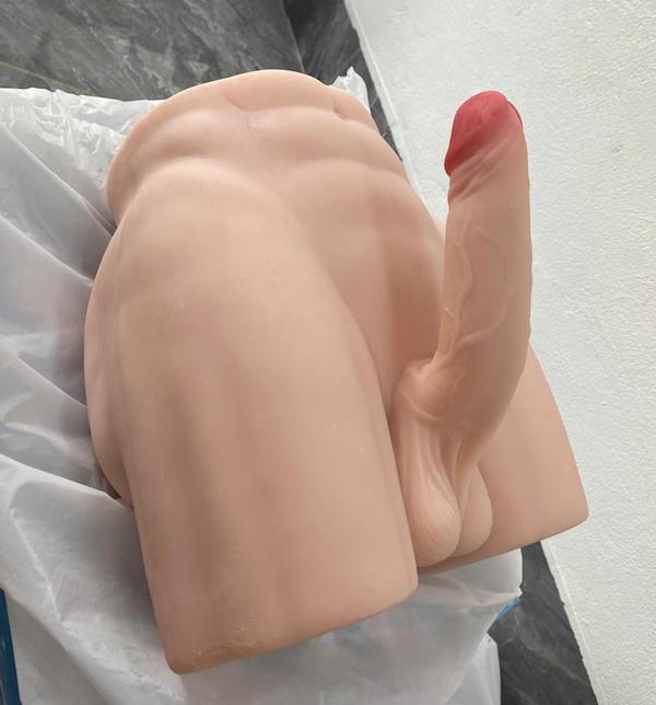 Mông Giả Nam Kèm Dương Vật Mềm Mại Uốn Cong Được Cho Chàng